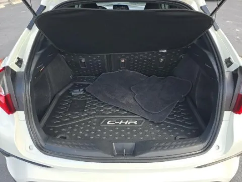 More photos of 2020 Toyota C-HR XLE at Gulliver Auto Group, TX