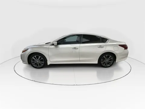 More photos of 2018 Nissan Altima 2.5 SR at Gulliver Auto Group, TX
