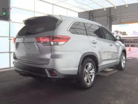 Photos of 2019 Toyota Highlander Limited for sale in Plano, TX at Gulliver Auto Group