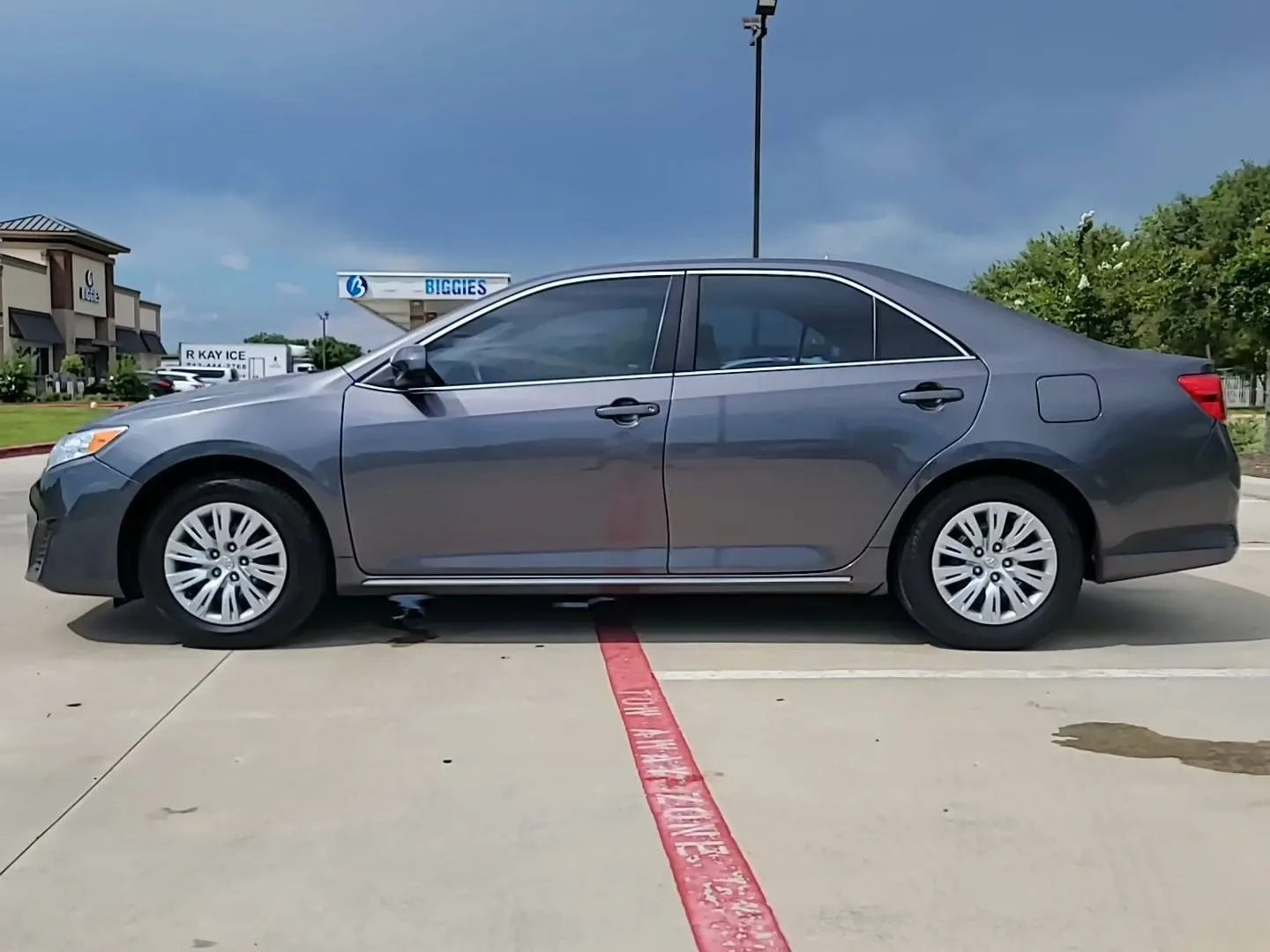 Gray 2014 Toyota Camry LE for sale in Plano, TX