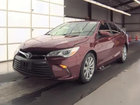 Red 2017 Toyota Camry XLE for sale in Plano, TX