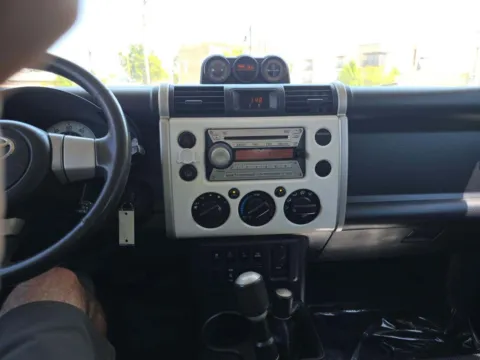 More photos of 2010 Toyota FJ Cruiser at Gulliver Auto Group, TX