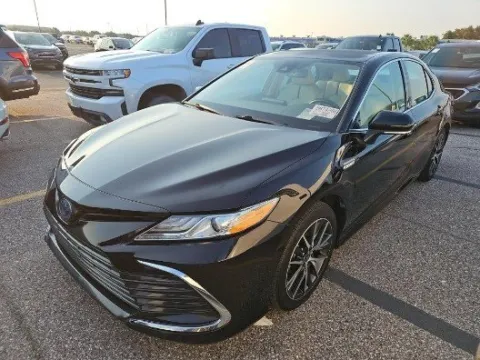 Black 2021 Toyota Camry Hybrid XLE for sale in Plano, TX