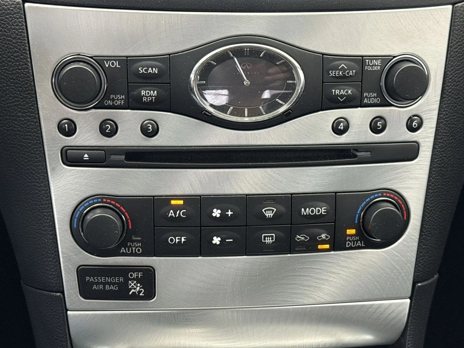 2015 INFINITI Q60 Convertible Base - Photo 28