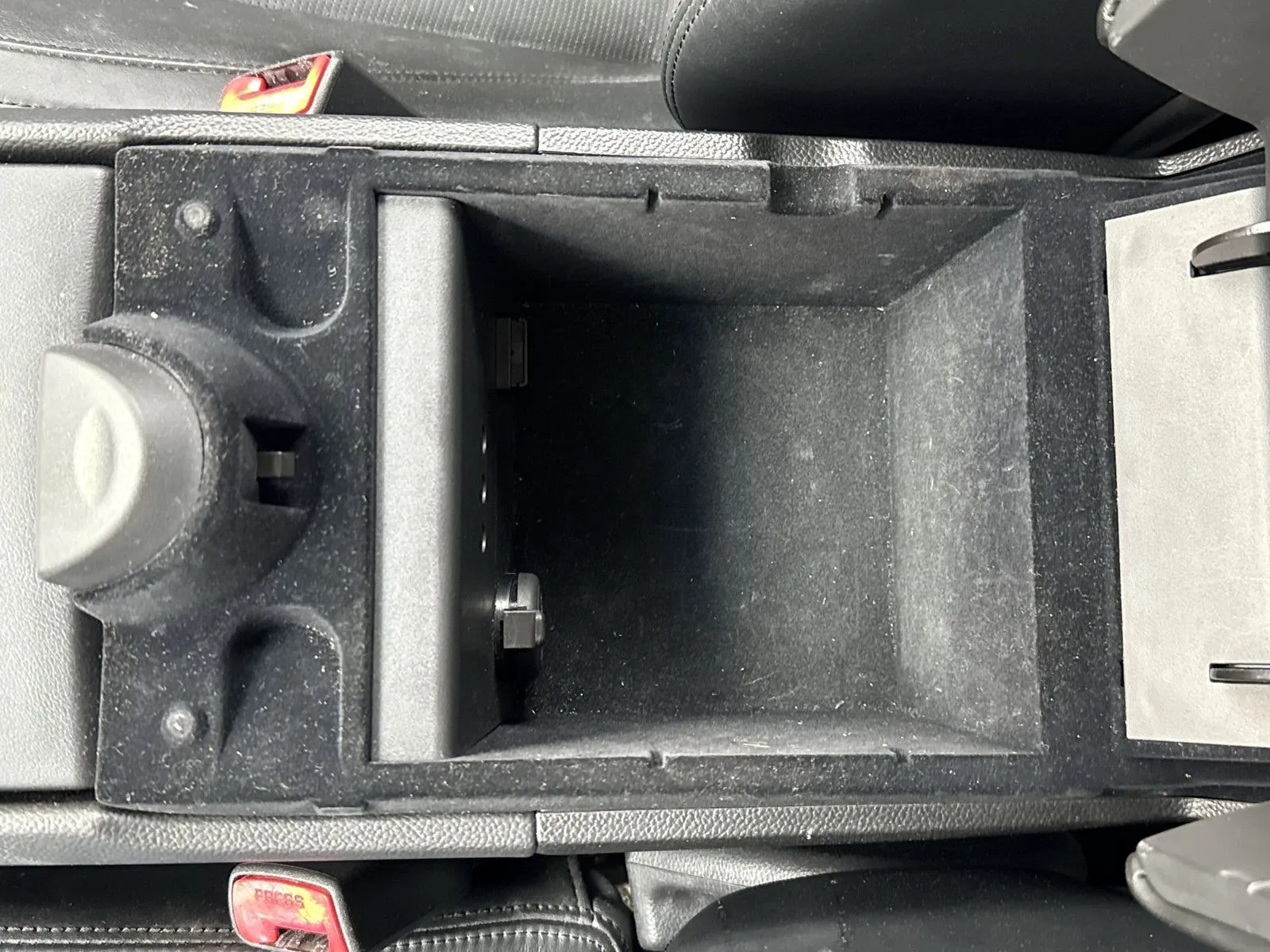 2015 INFINITI Q60 Convertible Base - Photo 37