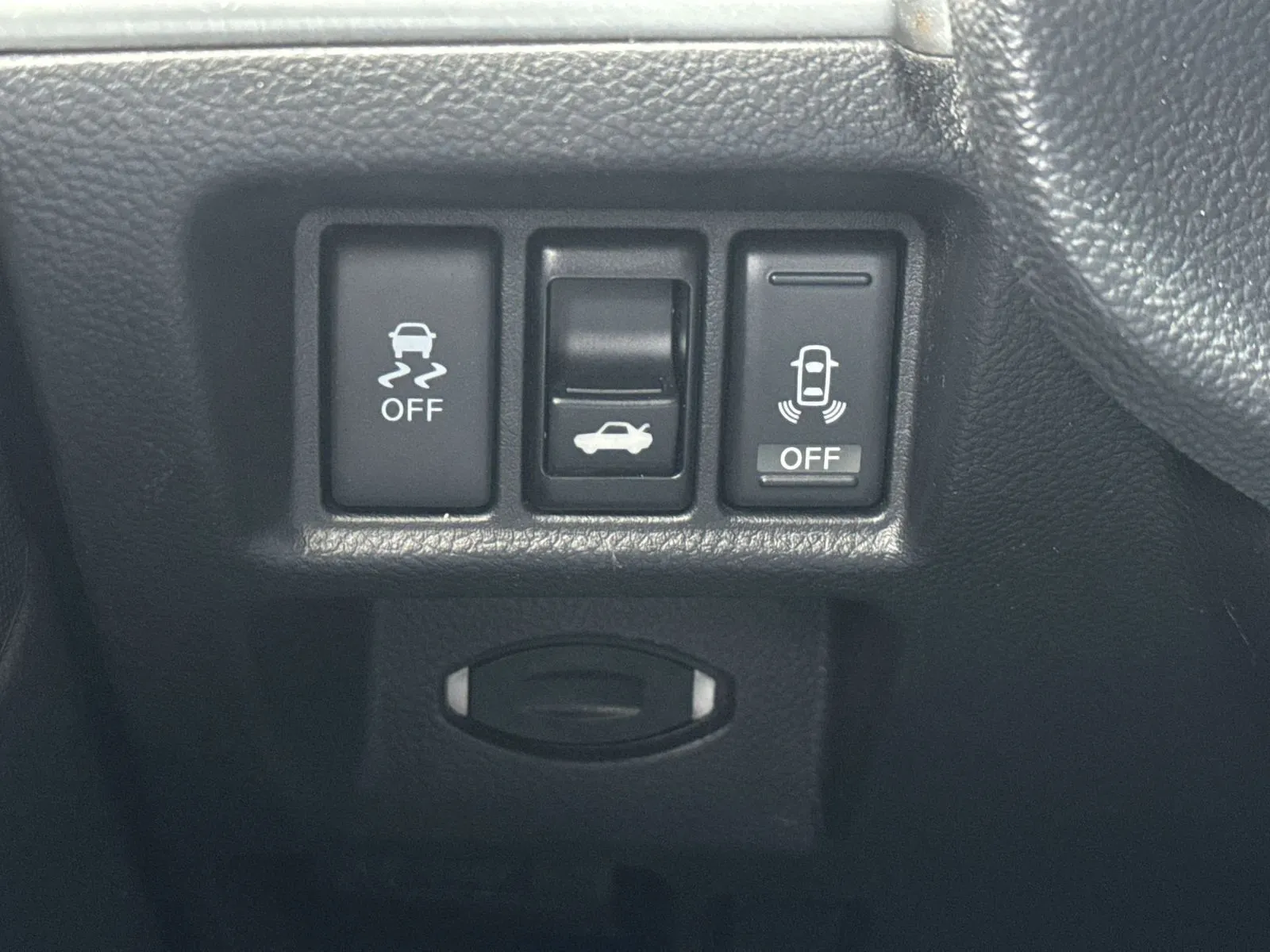 2015 INFINITI Q60 Convertible Base - Photo 32