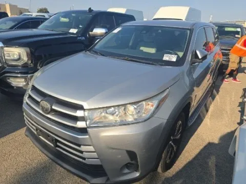 Silver 2017 Toyota Highlander LE for sale in Plano, TX