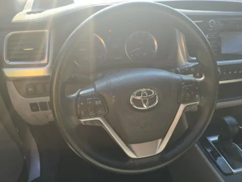 More photos of 2017 Toyota Highlander LE at Gulliver Auto Group, TX
