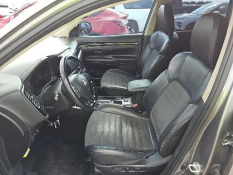 Photos of 2020 Mitsubishi Outlander SE for sale in Plano, TX at Gulliver Auto Group