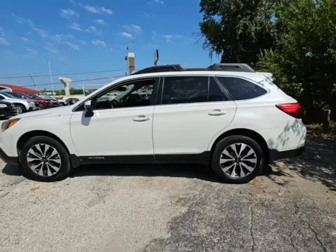 White 2017 Subaru Outback 2.5i for sale in Plano, TX