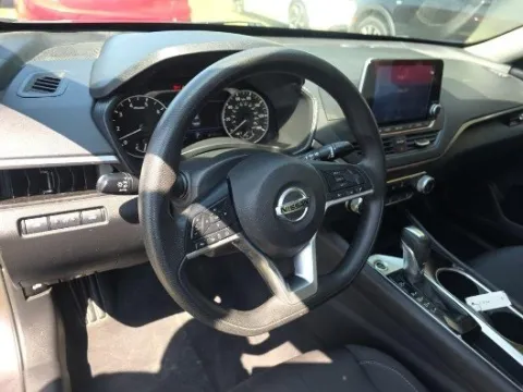 More photos of 2021 Nissan Altima 2.5 SV at Gulliver Auto Group, TX