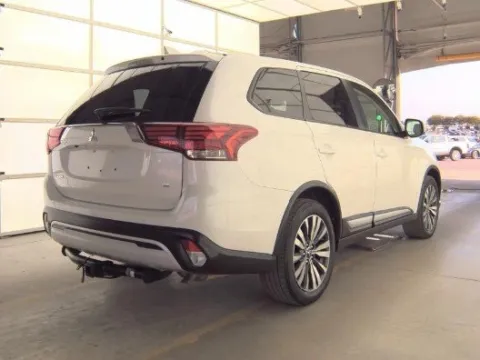 Photos of 2020 Mitsubishi Outlander SE for sale in Plano, TX at Gulliver Auto Group