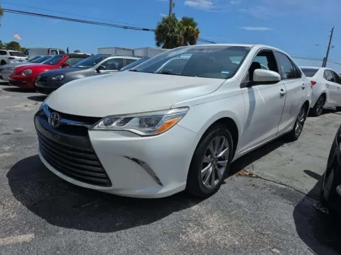 White 2017 Toyota Camry XLE for sale in Plano, TX