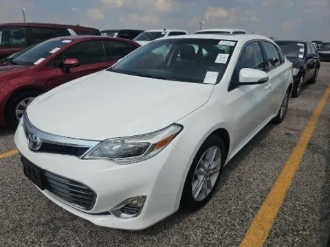 White 2013 Toyota Avalon XLE Premium for sale in Plano, TX