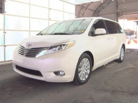 White 2015 Toyota Sienna Limited for sale in Plano, TX