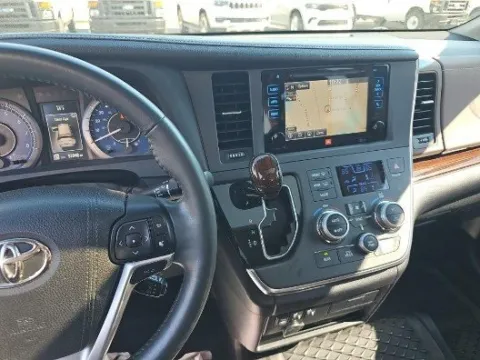 More photos of 2015 Toyota Sienna Limited at Gulliver Auto Group, TX