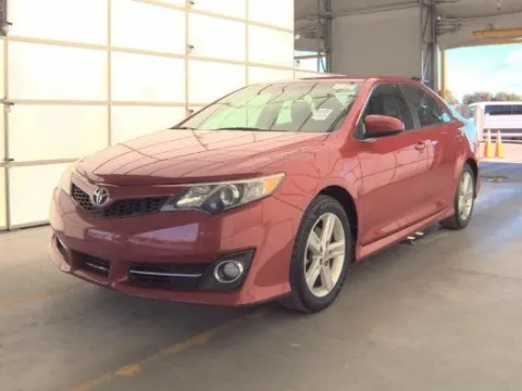 Red 2014 Toyota Camry SE for sale in Plano, TX