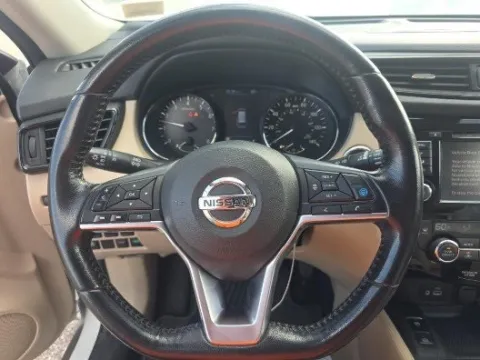 More photos of 2018 Nissan Rogue SL at Gulliver Auto Group, TX