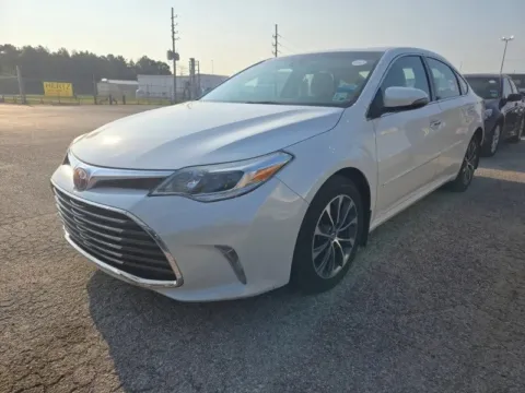 White 2018 Toyota Avalon XLE Premium for sale in Plano, TX