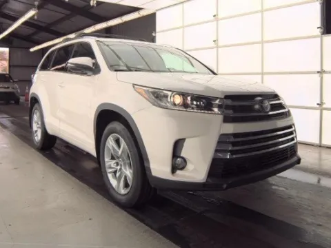Photos of 2017 Toyota Highlander Limited for sale in Plano, TX at Gulliver Auto Group