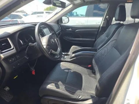More photos of 2017 Toyota Highlander Limited at Gulliver Auto Group, TX