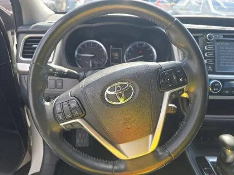 More photos of 2017 Toyota Highlander Limited at Gulliver Auto Group, TX
