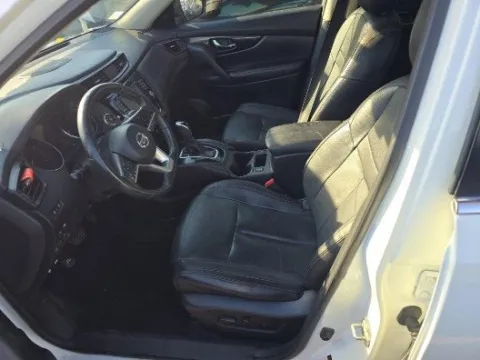 More photos of 2017 Nissan Rogue SL at Gulliver Auto Group, TX