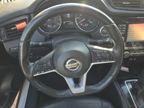 More photos of 2017 Nissan Rogue SL at Gulliver Auto Group, TX