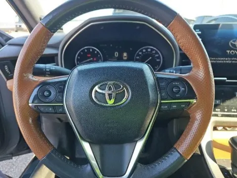 More photos of 2019 Toyota Avalon Limited at Gulliver Auto Group, TX