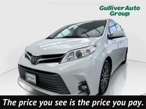 White 2018 Toyota Sienna XLE for sale in Plano, TX