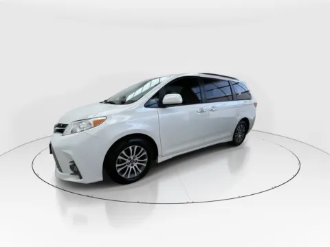 More photos of 2018 Toyota Sienna XLE at Gulliver Auto Group, TX