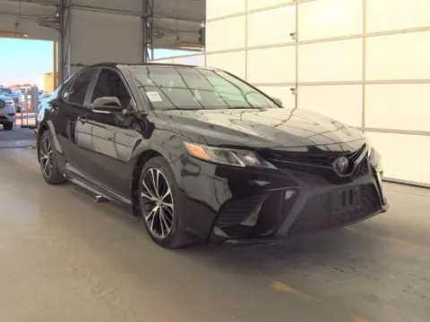 Photos of 2018 Toyota Camry SE for sale in Plano, TX at Gulliver Auto Group