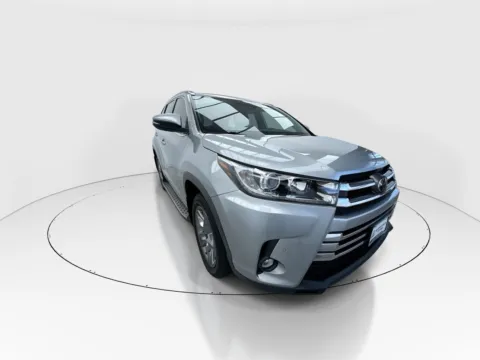 Photos of 2019 Toyota Highlander Limited Platinum for sale in Plano, TX at Gulliver Auto Group