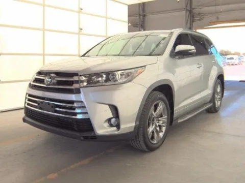 Silver 2019 Toyota Highlander Limited Platinum for sale in Plano, TX