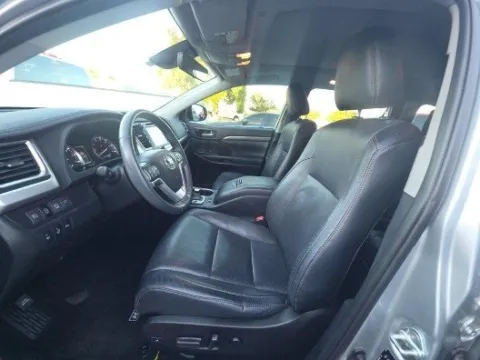More photos of 2019 Toyota Highlander Limited Platinum at Gulliver Auto Group, TX