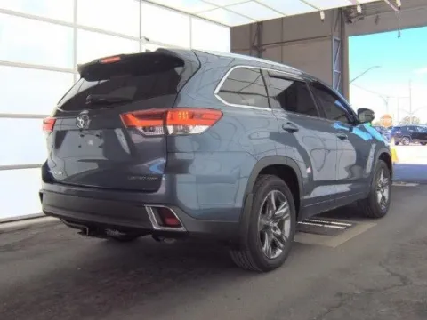 Another view of 2018 Toyota Highlander Limited Platinum for sale in Plano, TX at Gulliver Auto Group