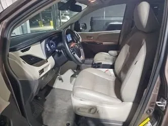More photos of 2018 Toyota Sienna XLE at Gulliver Auto Group, TX