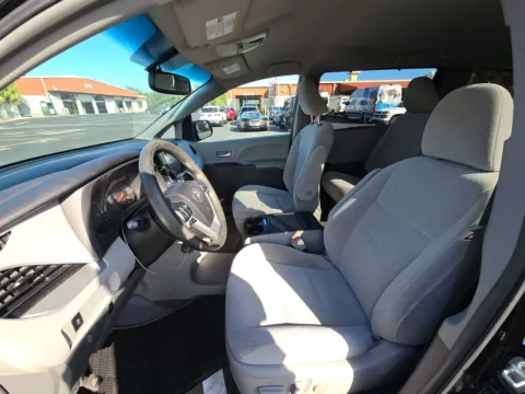 More photos of 2017 Toyota Sienna LE at Gulliver Auto Group, TX