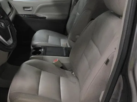 More photos of 2018 Toyota Sienna XLE at Gulliver Auto Group, TX