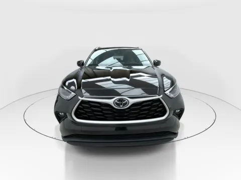 Another view of 2022 Toyota Highlander XLE for sale in Plano, TX at Gulliver Auto Group