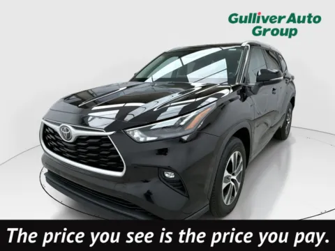 Black 2022 Toyota Highlander XLE for sale in Plano, TX