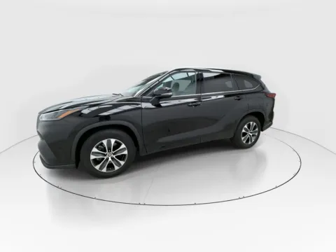 More photos of 2022 Toyota Highlander XLE at Gulliver Auto Group, TX