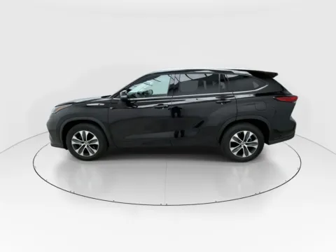 More photos of 2022 Toyota Highlander XLE at Gulliver Auto Group, TX