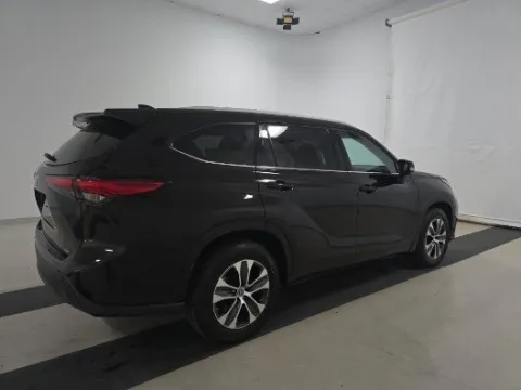 Another view of 2022 Toyota Highlander XLE for sale in Plano, TX at Gulliver Auto Group