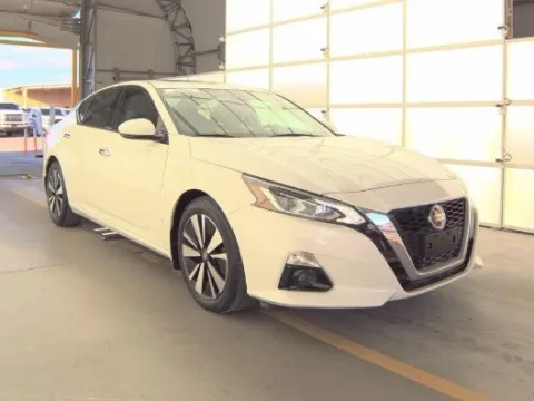 Photos of 2021 Nissan Altima 2.5 SL for sale in Plano, TX at Gulliver Auto Group