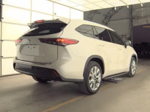 Another view of 2020 Toyota Highlander Limited for sale in Plano, TX at Gulliver Auto Group