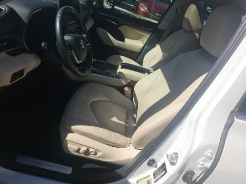 More photos of 2020 Toyota Highlander Limited at Gulliver Auto Group, TX