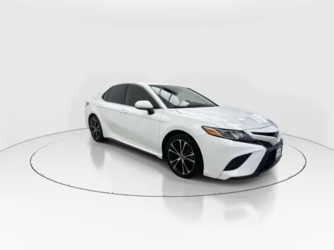 Photos of 2020 Toyota Camry SE for sale in Plano, TX at Gulliver Auto Group