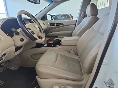 More photos of 2014 Nissan Pathfinder Platinum at Gulliver Auto Group, TX