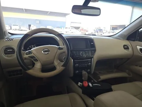 More photos of 2014 Nissan Pathfinder Platinum at Gulliver Auto Group, TX